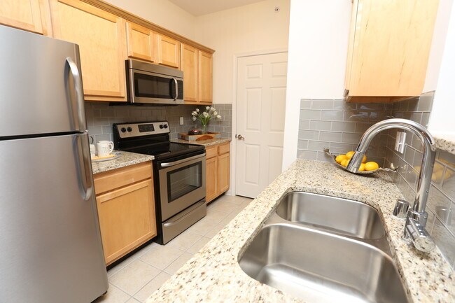 2HAB, 2BA - 1,069 ft² - Cocina - Brighton 3050