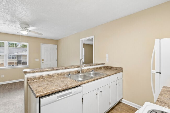 Renovated - 2BR, 2BA - 880SF - Kitchen - Seasons Apartments