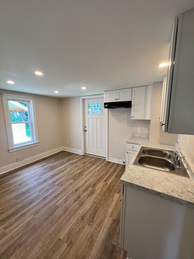 Foto del edificio - Newly Remodeled 3BR/1BA - 1st Floor | Sect...