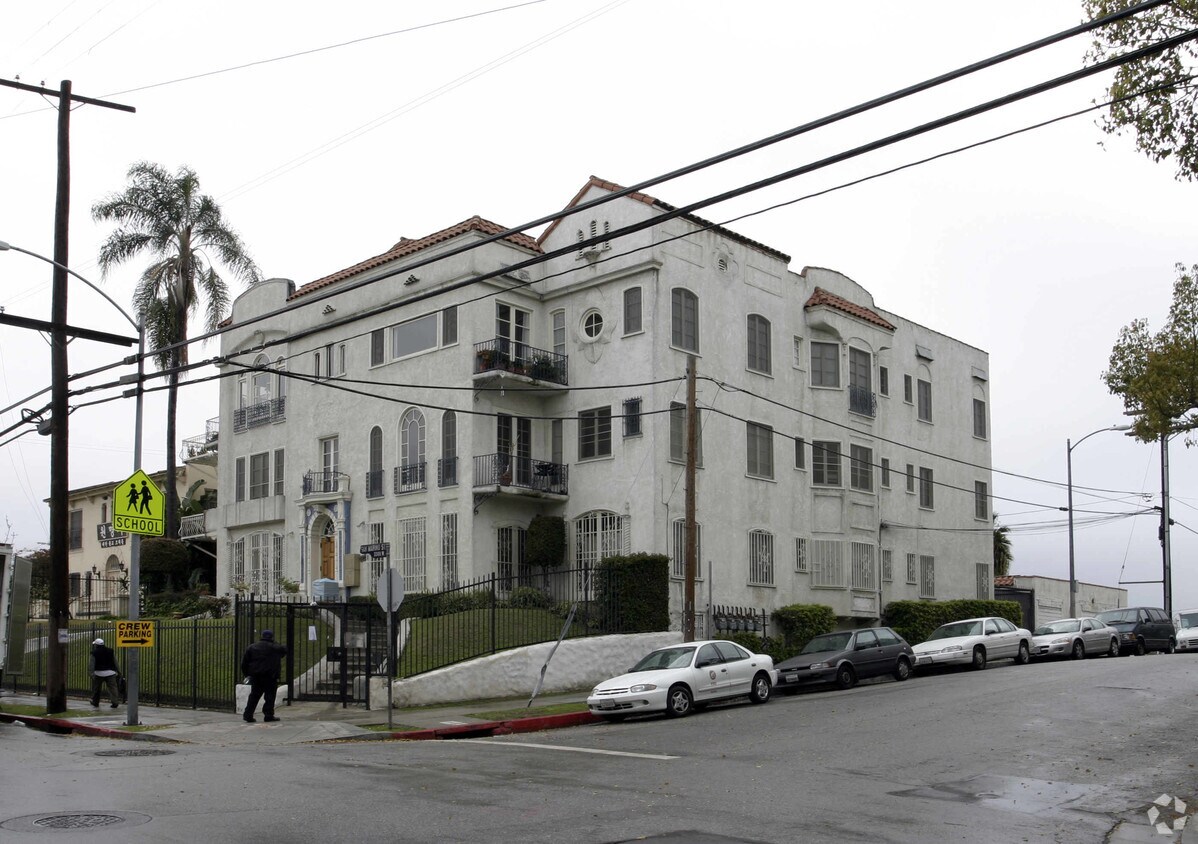 Foto principal - 3390 San Marino St