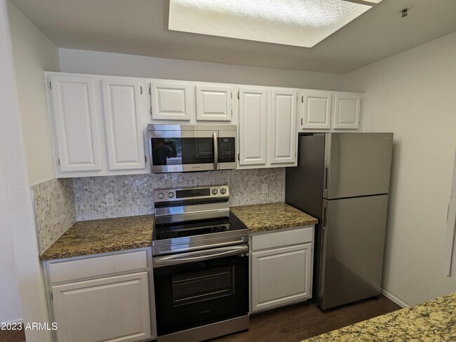 Building Photo - 11375 E Sahuaro Dr