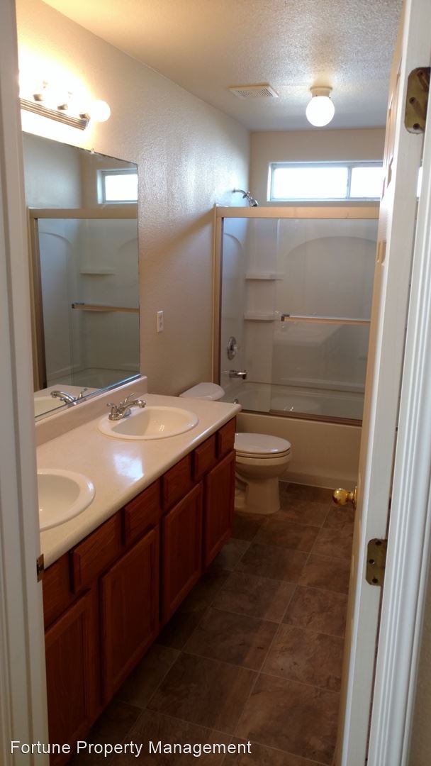 Foto del edificio - 4 br, 2 bath House - 3947 W. Delta Ave.