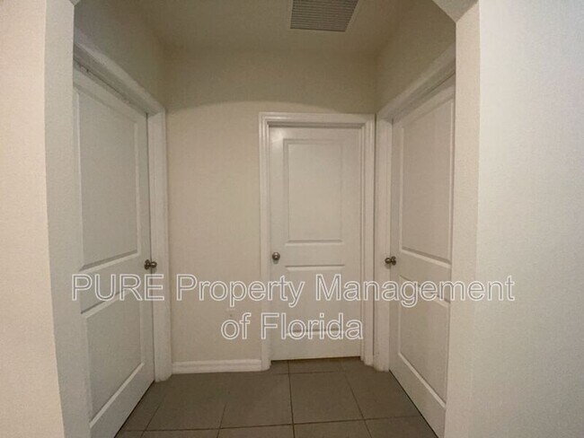 Foto del edificio - 4950 NE 15th Pl