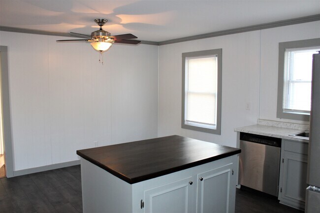 Dining Room - 724 W Sycamore St