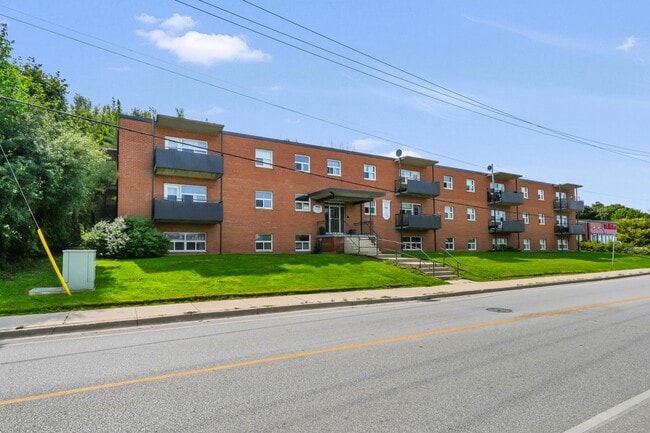 Building Photo - Bayfield Manor