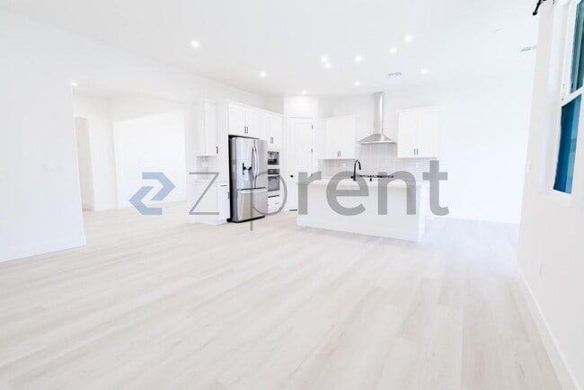 Building Photo - Unit