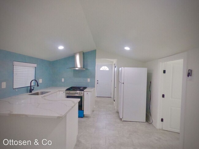 Building Photo - 1 br, 1 bath House - 1868 3rd St #3