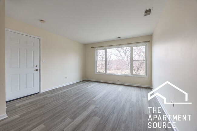 Building Photo - 6323 W Fullerton Ave