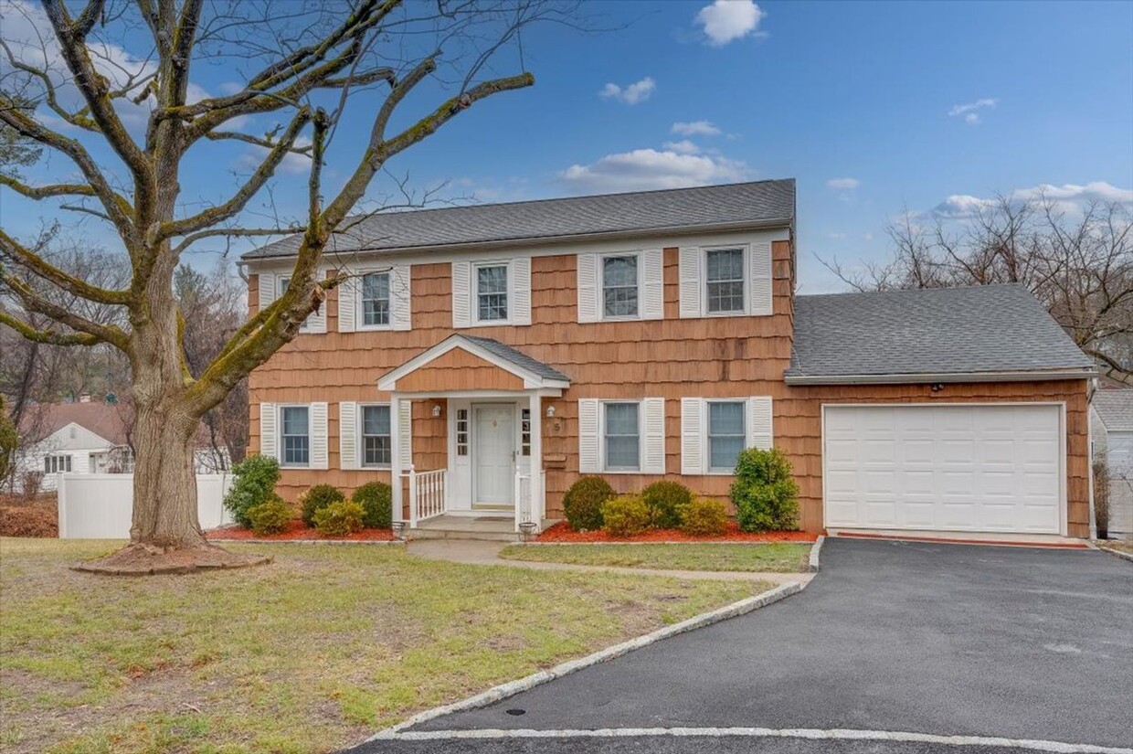 Foto principal - 4BR/3.5BR Home in Hartsdale