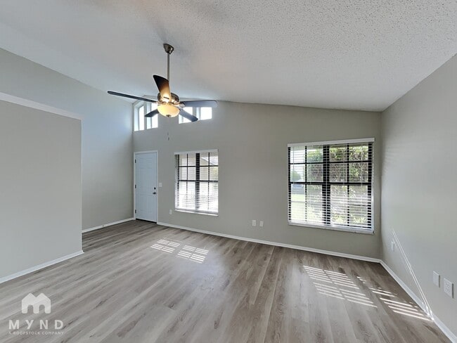 Building Photo - 7830 Seasons Ln