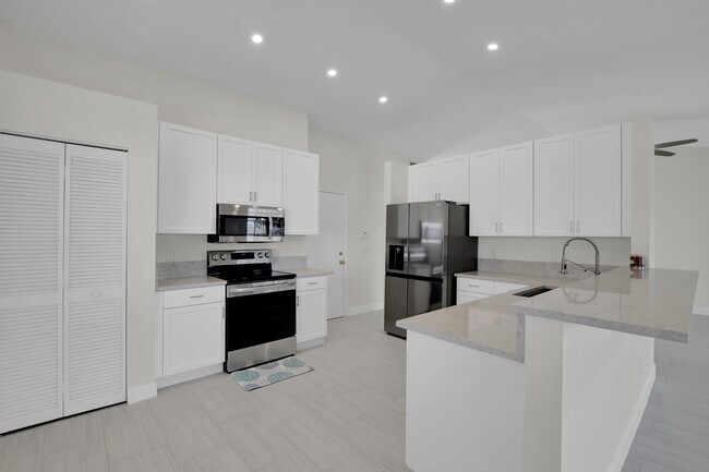 Building Photo - 5625 Aspen Ridge Cir