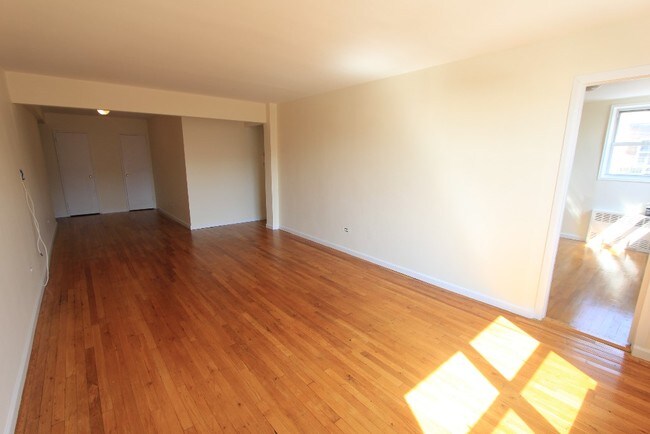 Foto del edificio - 9944 67th Rd