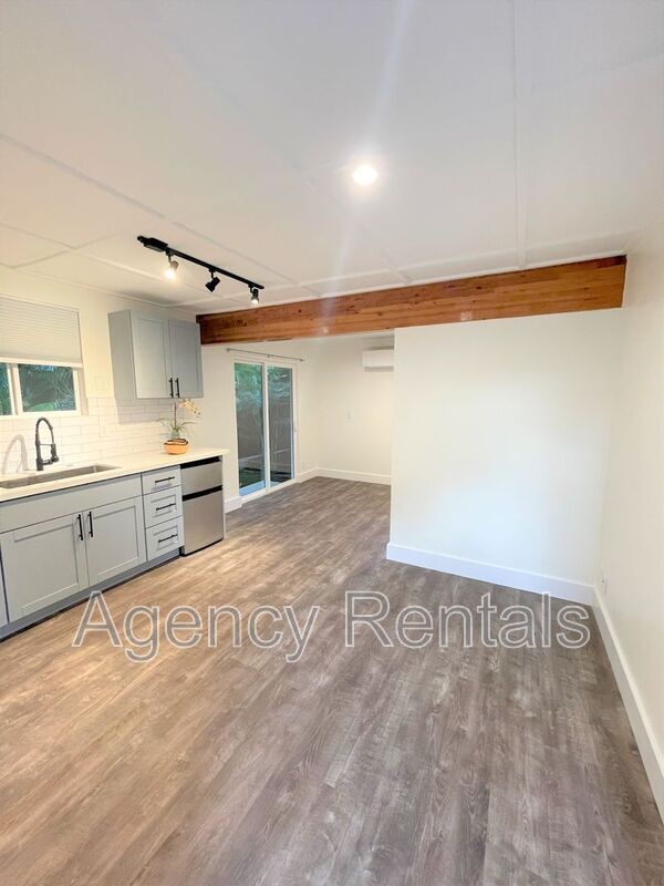 Building Photo - 3036 Monsarrat Ave