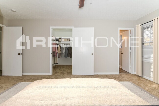Foto del edificio - 6478 Bobolink Ct