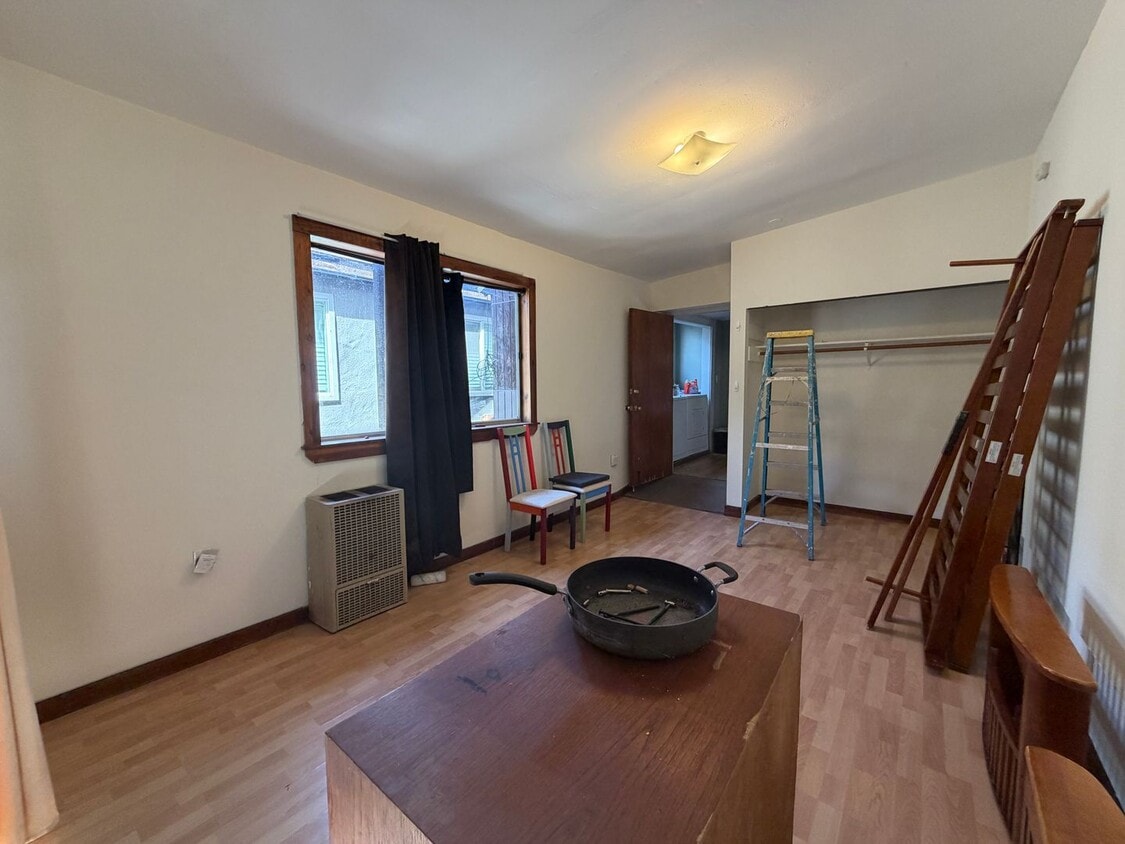 Building Photo - 2428 McGee Ave
