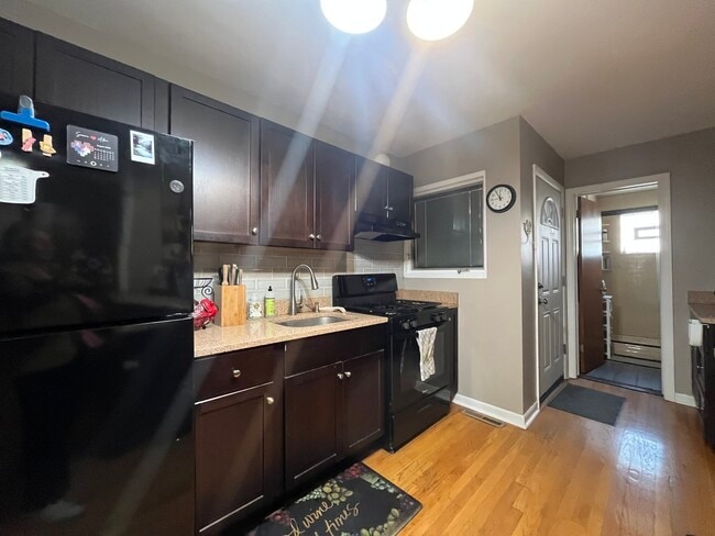 Building Photo - 421 Edgewood Pl