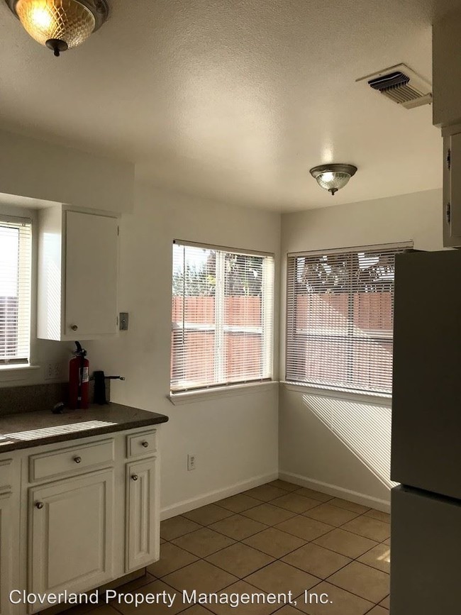 Building Photo - 2616 W Garland Ave