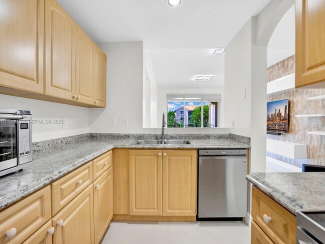 Foto del edificio - 6420 NW 114th Ave