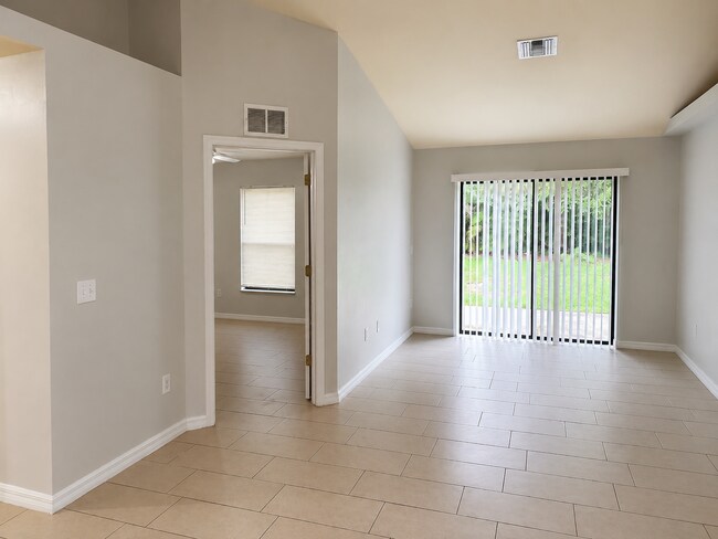 Foto del edificio - 214 SE 12th Terrace
