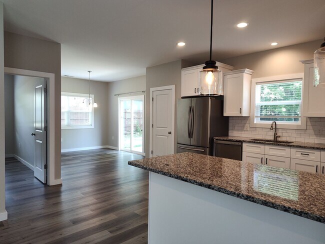 Foto del edificio - Move-in ready 4-bedroom, 2.5-bathroom home!