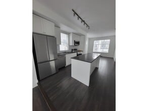 Building Photo - 15778-15785 85 Ave