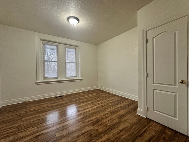 Building Photo - 429 Scull St