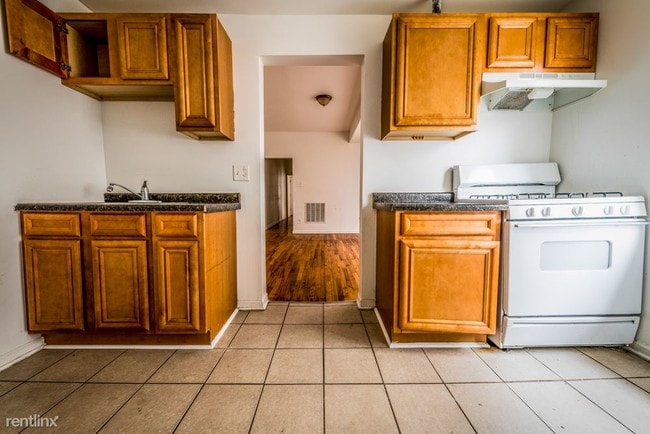 Building Photo - 2 br, 1 bath Apartment - 1257 S Kildare Ave