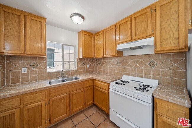 Foto del edificio - 1239 Havenhurst Dr