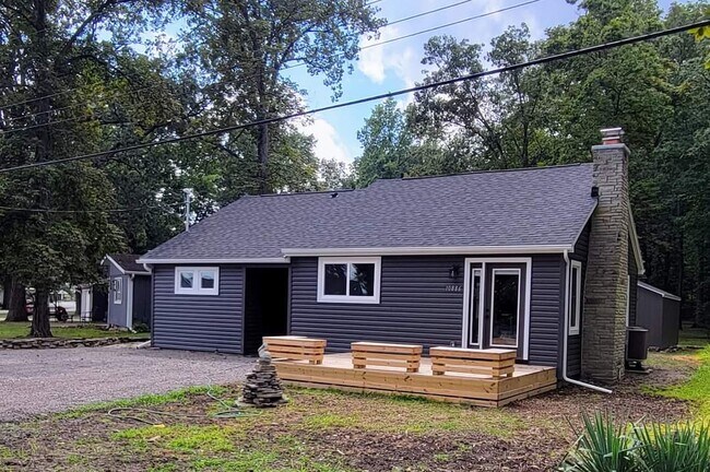 Building Photo - 10886 Seminole Shore Dr