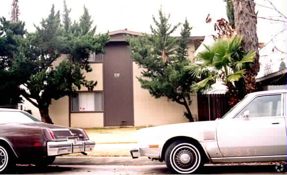 Building Photo - 737 N Palmetto Ave
