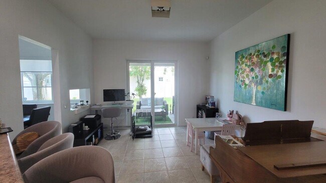 Building Photo - 2345 Spanish Wls