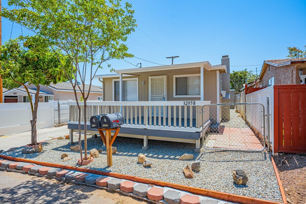 32958 Urban Ave Unit Front House, Lake Elsinore, CA 92530 Room for