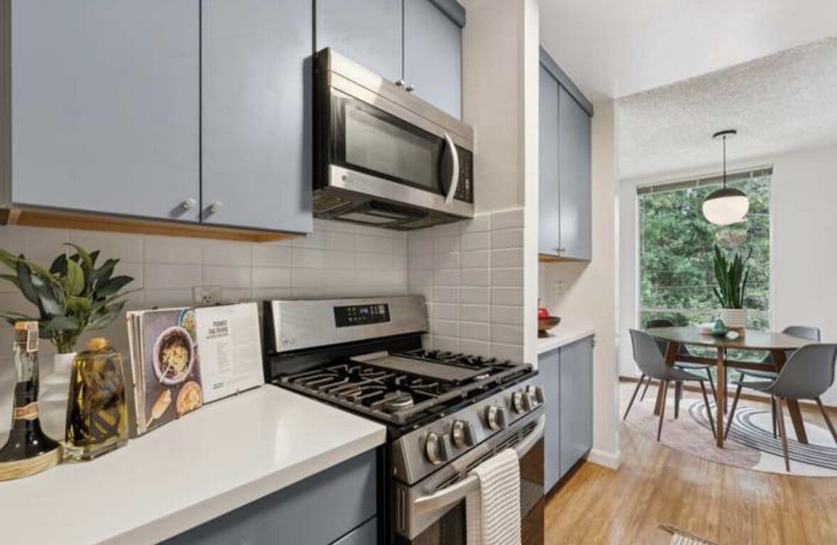 Building Photo - Rarely available corner-unit condominium nestled among beautiful redwood trees