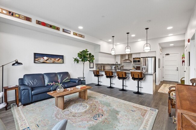 Foto del edificio - Hip Strip Furnished Condo in Reed Building $2,500 / Month - DATES NEGOTIABLE