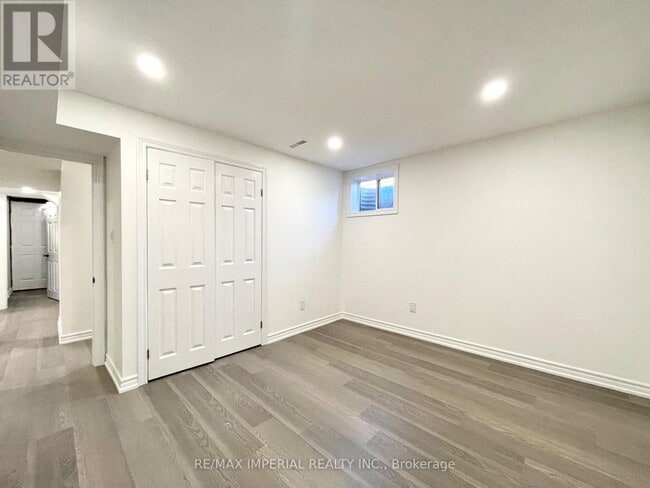 Building Photo - 40 Brewsland Crescent