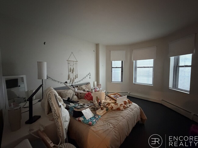 Building Photo - 7 Miner St