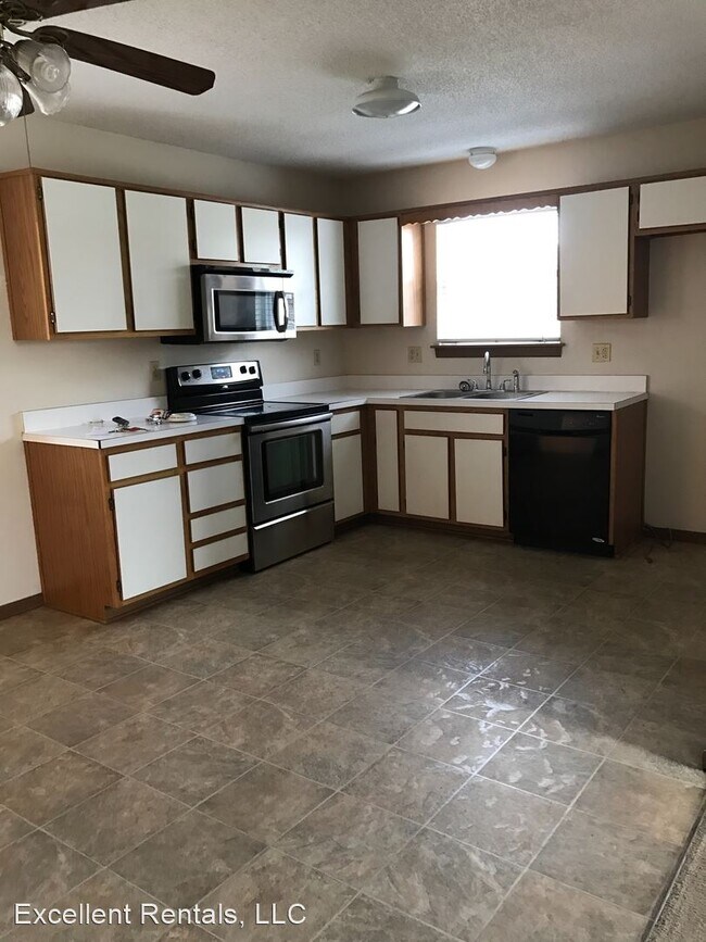 Foto del edificio - 3 br, 2 bath House - 1104 NE Bryco Dr.