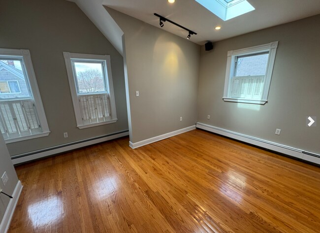 Foto del edificio - 24 Ellington Rd