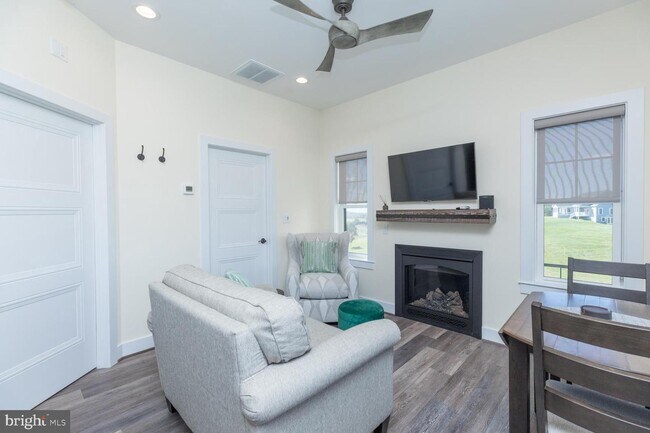 Building Photo - 120 Pomme Cir