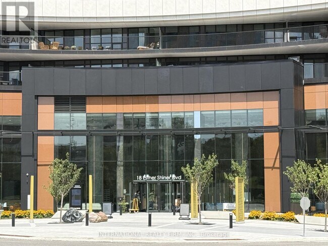Photo du bâtiment - 18 Esther Shiner Blvd