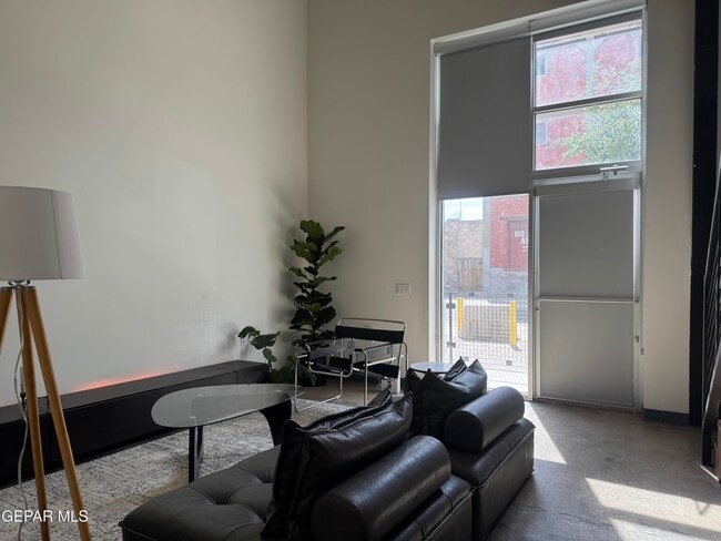 Building Photo - 200 Anthony St