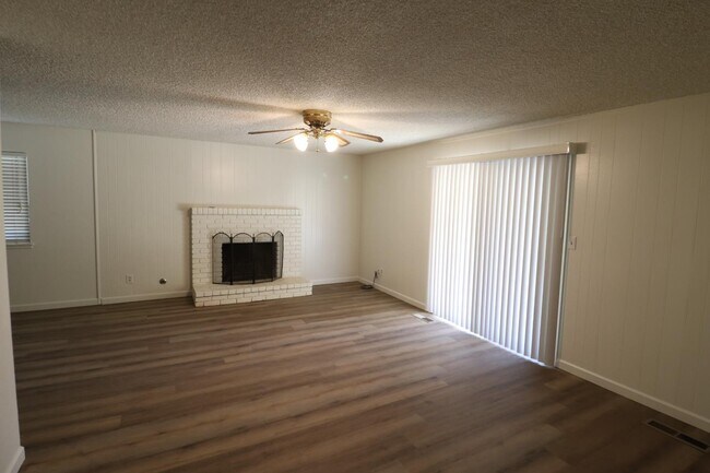 Foto del edificio - 6347 N Laureen Ave
