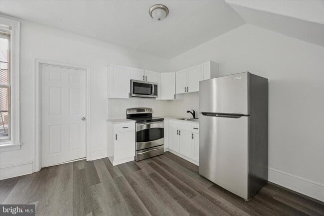 Building Photo - 428 S 56th St