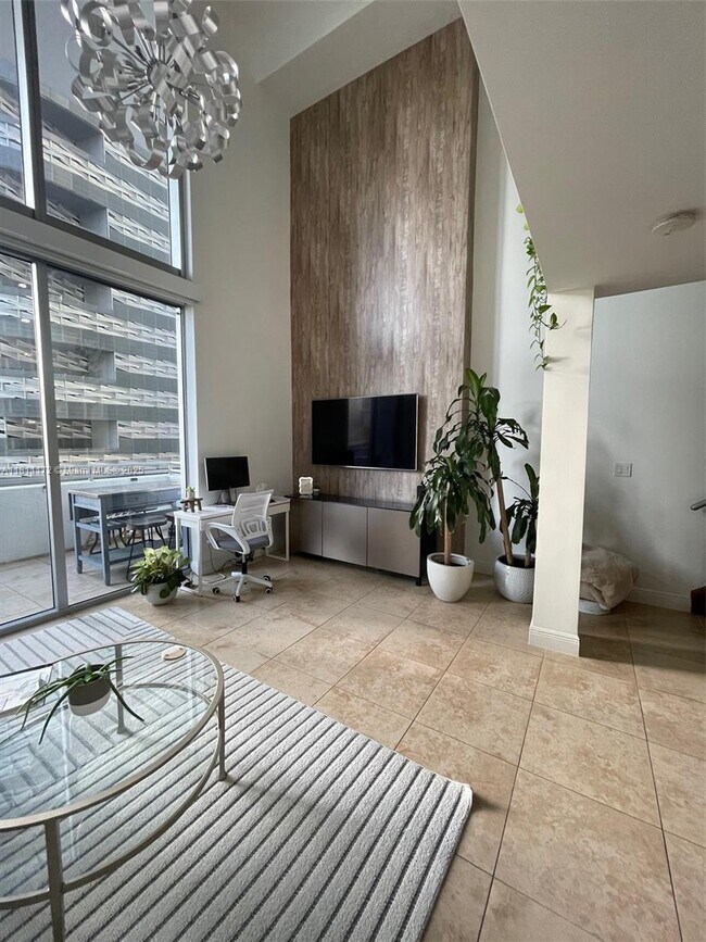 Building Photo - 1050 Brickell Ave