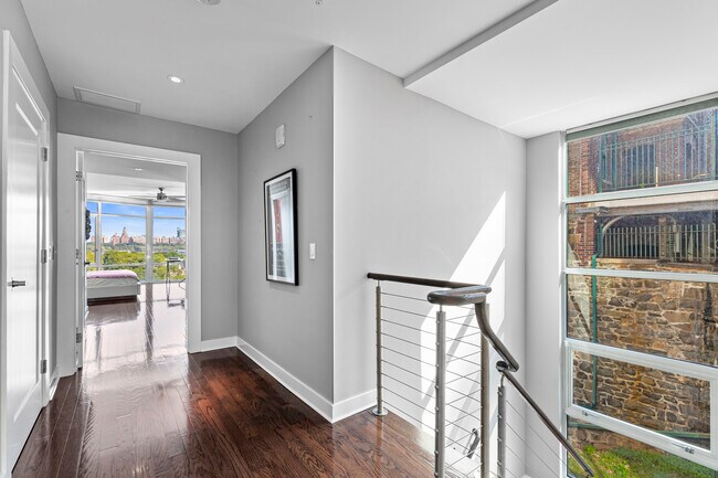 Foto del edificio - 100 Thompson Ln