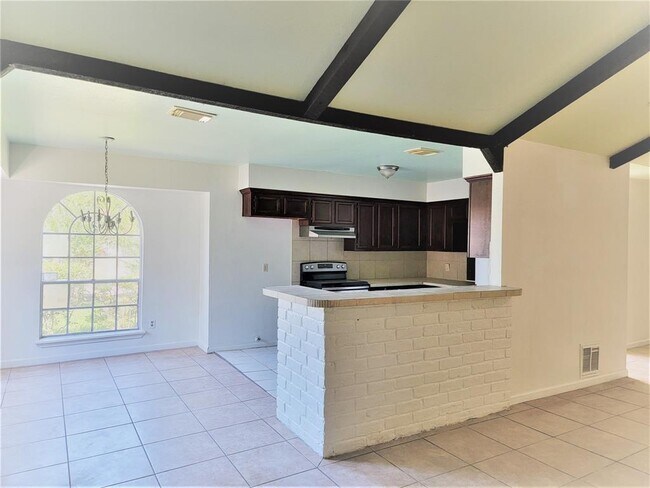 Building Photo - 6619 Indian Lake Dr