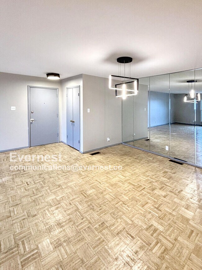Foto del edificio - 10368 Forest Brook Ln