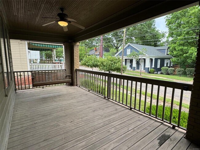 Foto del edificio - 323 Finley Ave