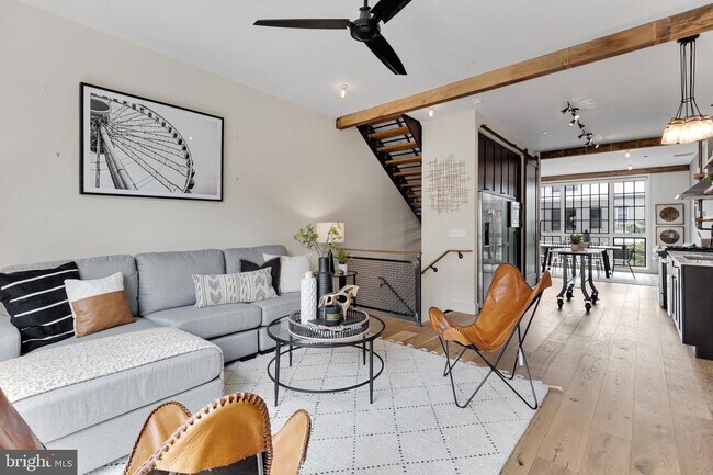 Foto del edificio - 774 Girard St NW