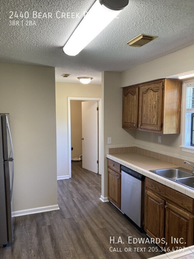 Building Photo - 2440 Bear Creek Rd